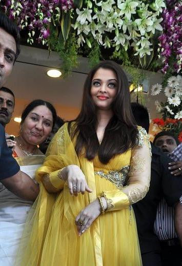 Aishwarya rai's yellow anarkali suit