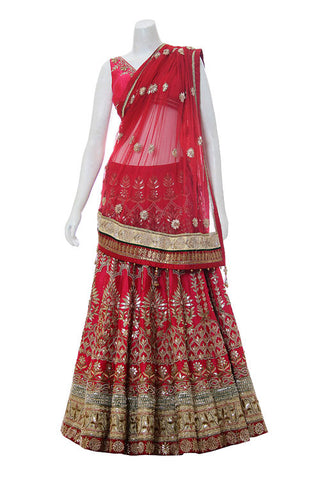 Bridal lehenga choli in Red color