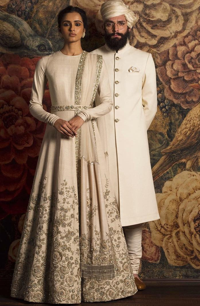Ivory Color Wedding Lehenga | Pakistani bridal wear, Desi wedding dresses,  Pakistani wedding dresses